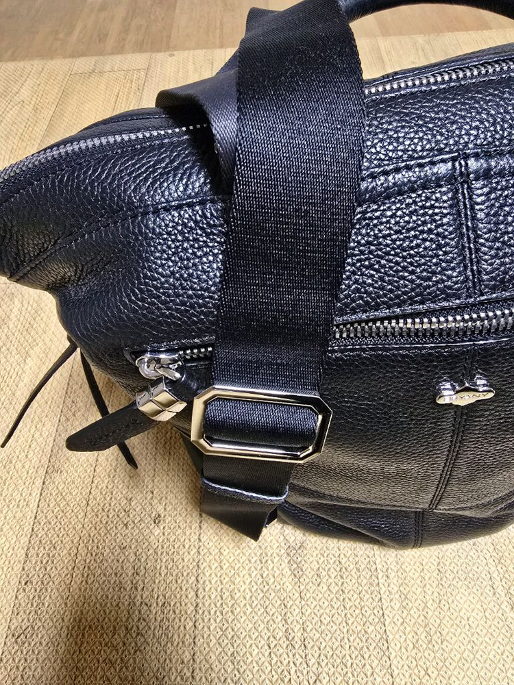 오야니 블랙 가죽 백팩 이미지