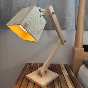 우드 스탠드 조명