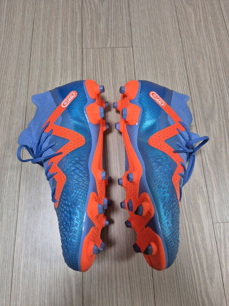 푸마퓨쳐 축구화 245사이즈--2