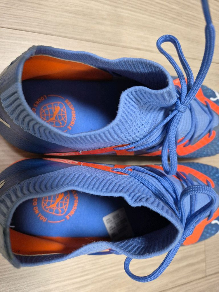 푸마퓨쳐 축구화 245사이즈--4