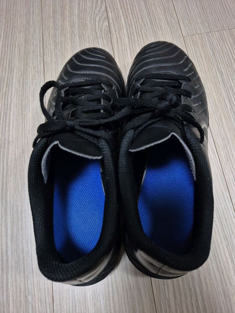 나이키 풋살화 235사이즈--5