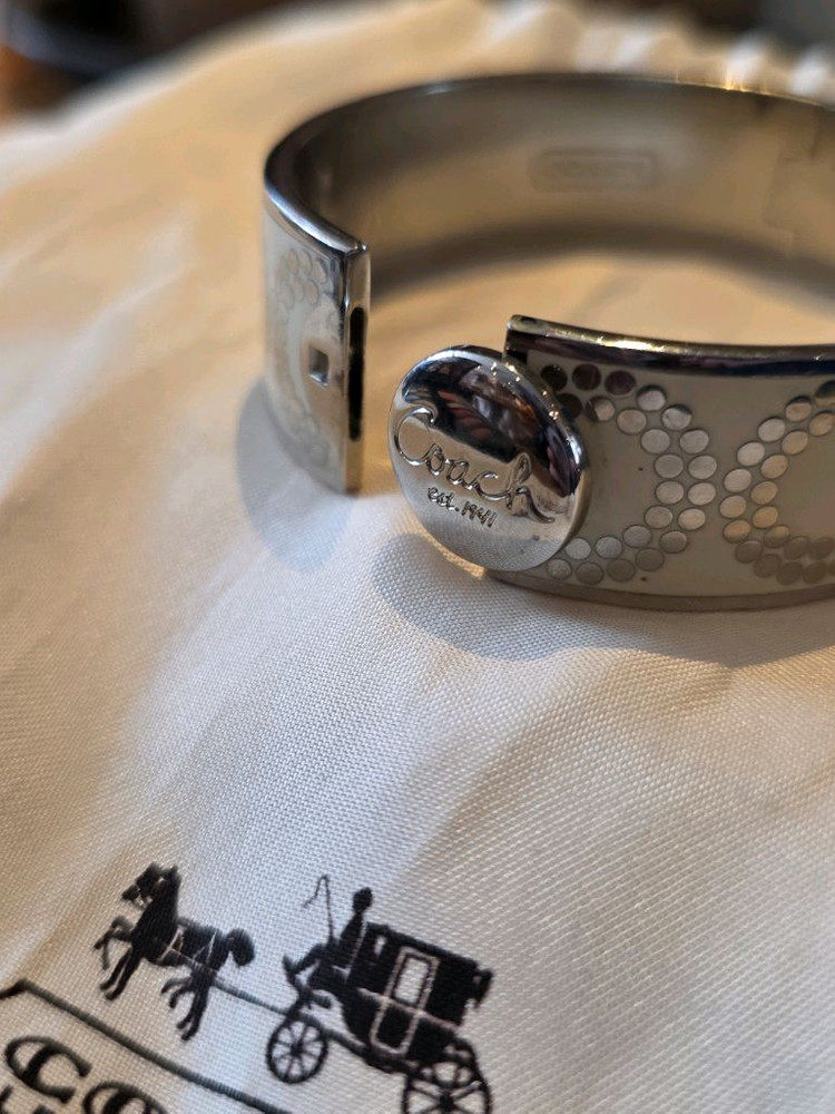 코치(COACH) 정품 메탈 뱅글 팔찌 / 박스/더스트백 포함--1