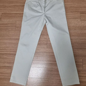 새것같은 정품 프라다 여성 베이지색 면바지 38사이즈 25,26인치 prada 이미지