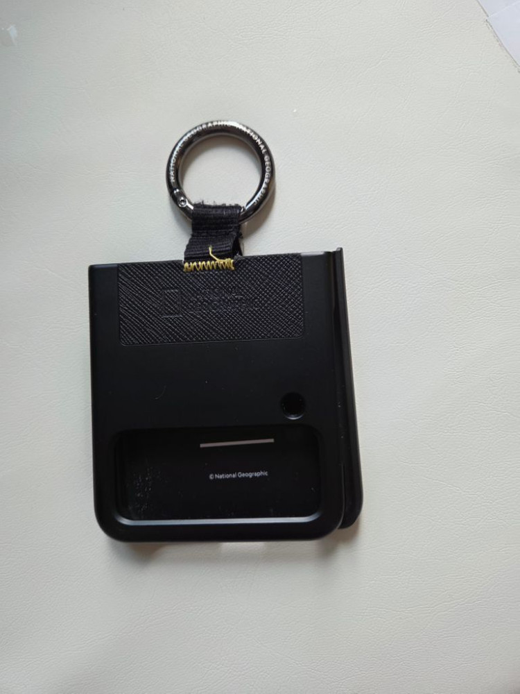 내셔널 지오그래픽 갤럭시 Z 플립4 케이스 이미지