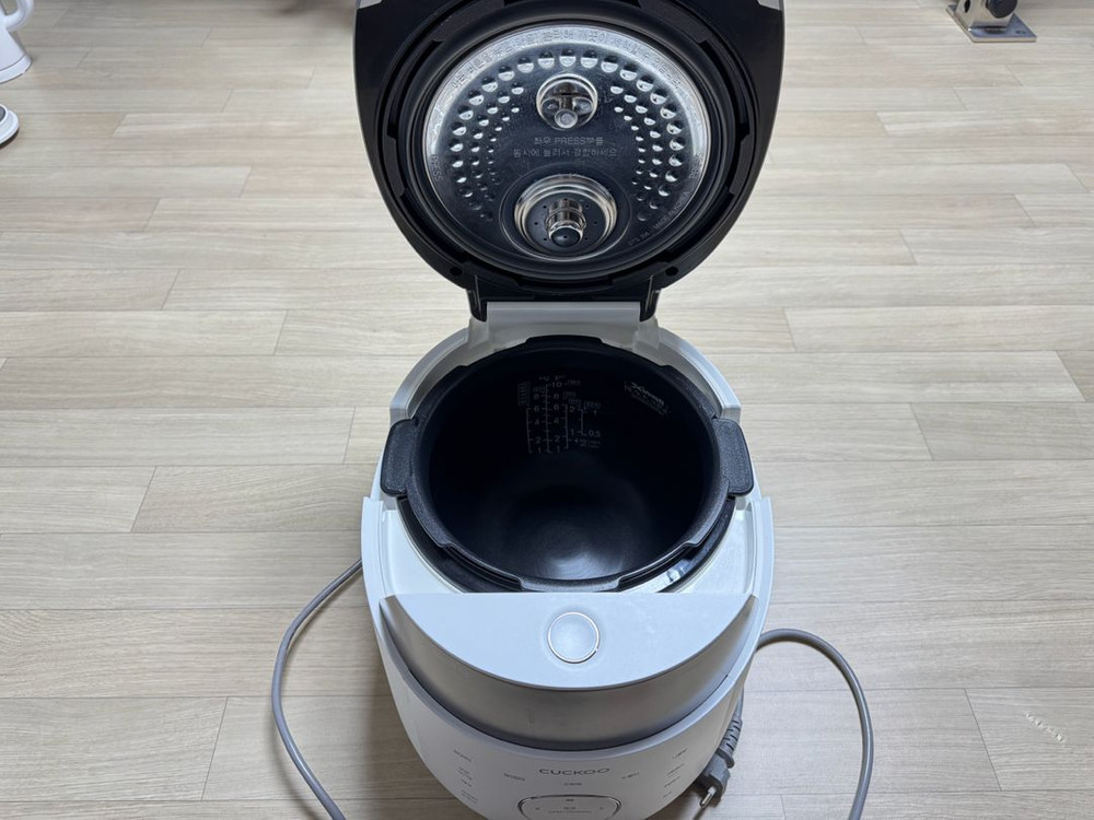 쿠쿠전자 10인용 IH 트윈프레셔 마스터셰프 전기 압력 밥솥(CRP-LHTR1010FWM)--6