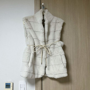 여성 의류 보세 아우터 옷 트위드 페이크퍼 자켓 조끼 베스트 무스탕 니트 맨투맨 패딩 샤넬 에르메스 루이비통 버버리