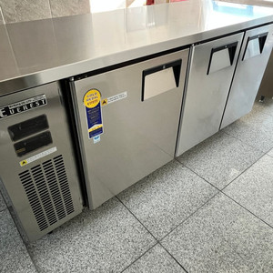 부성 테이블냉장고 1800 간냉식 냉동고 냉장냉동고 카페 작업대테이블냉장고 에베레스트