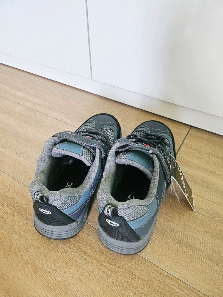 (새상품) 티뷰크 안전화 250--1