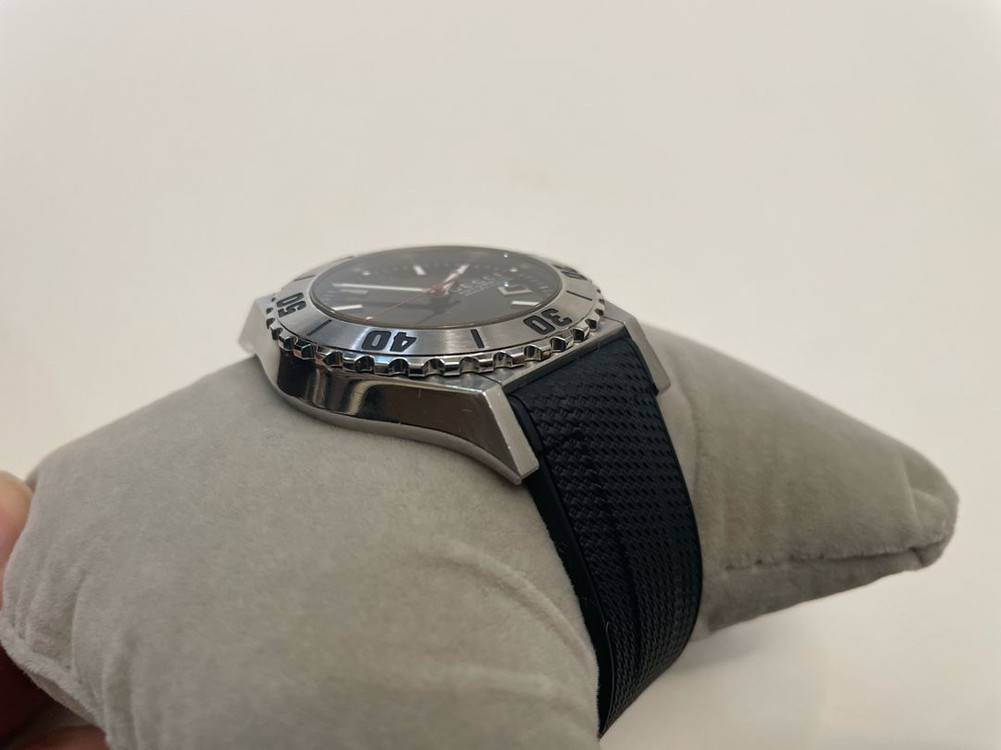 구찌 오토매틱 다이버 시계 판테온(YA115211)--5