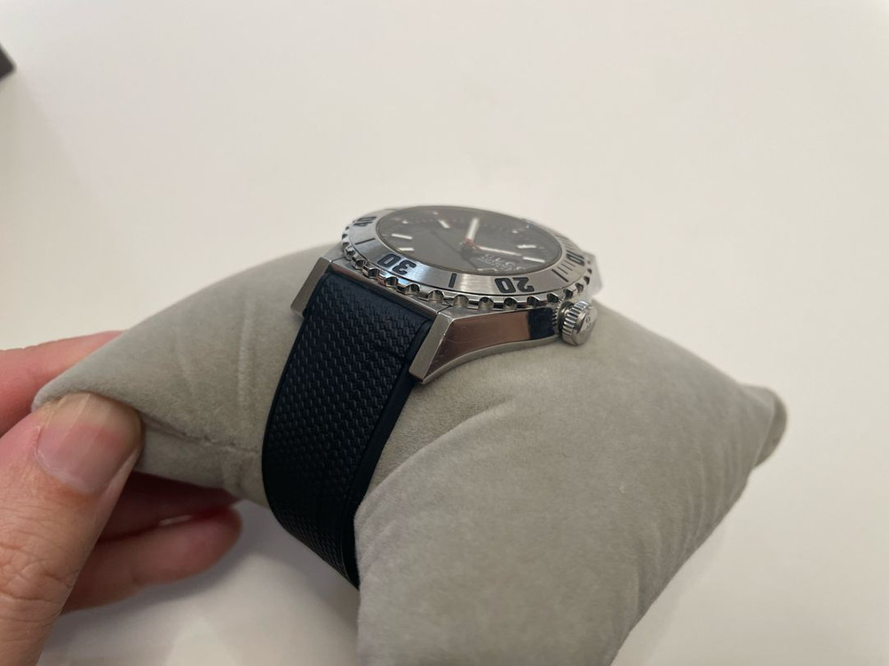 구찌 오토매틱 다이버 시계 판테온(YA115211)--6