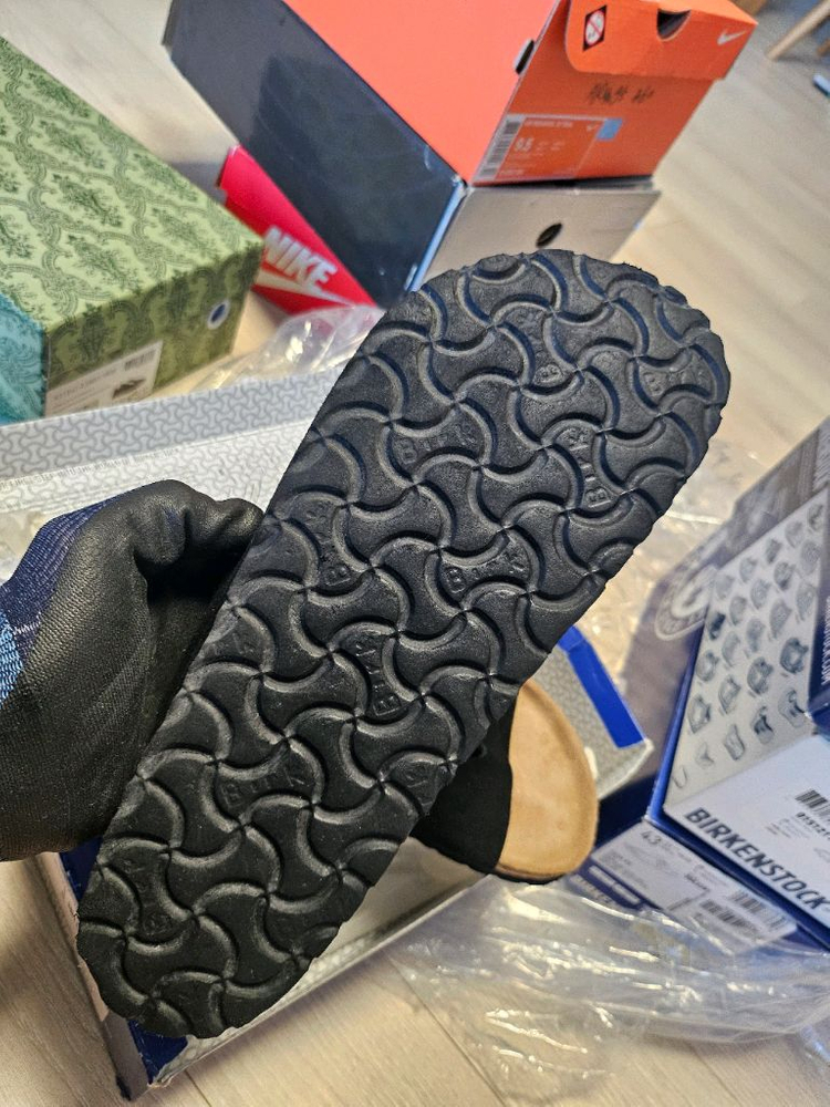 버켄스탁 블랙 스웨이드 샌들 280 이미지