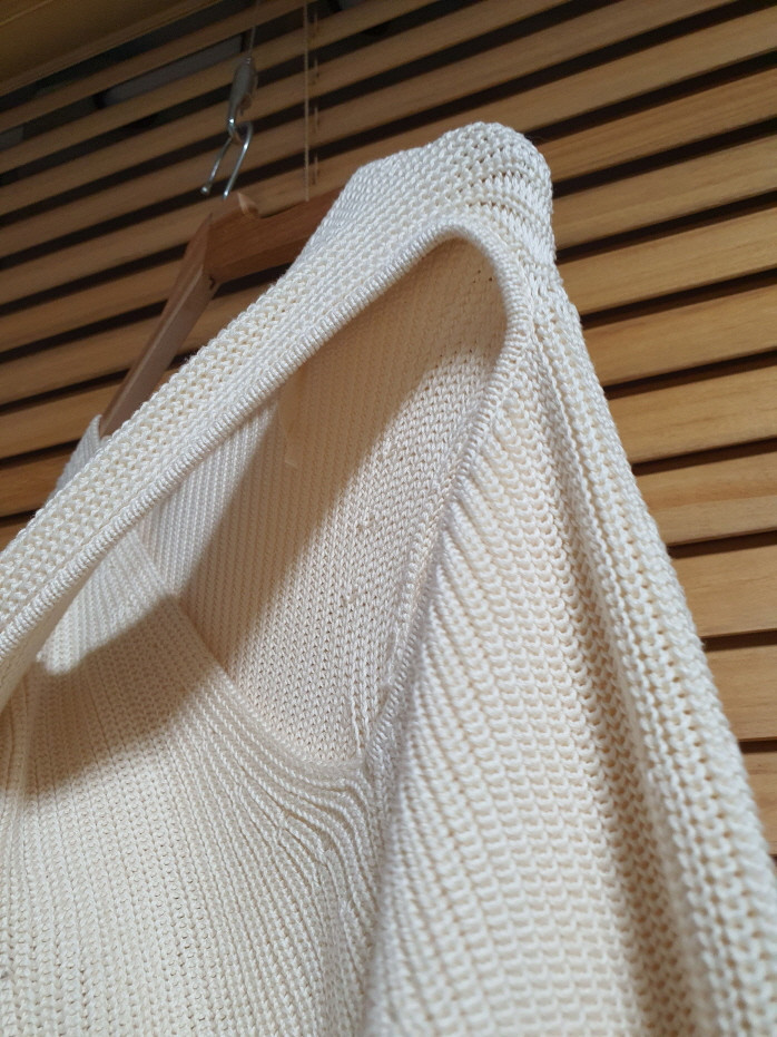 코스 COS 컷아웃 트위스트 박시핏 니트 M 사이즈 새상품 정품--5