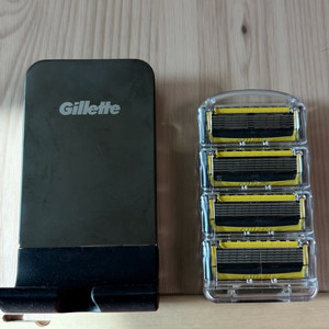 질레트 프로쉴드 옐로우 면도날 4입 이미지