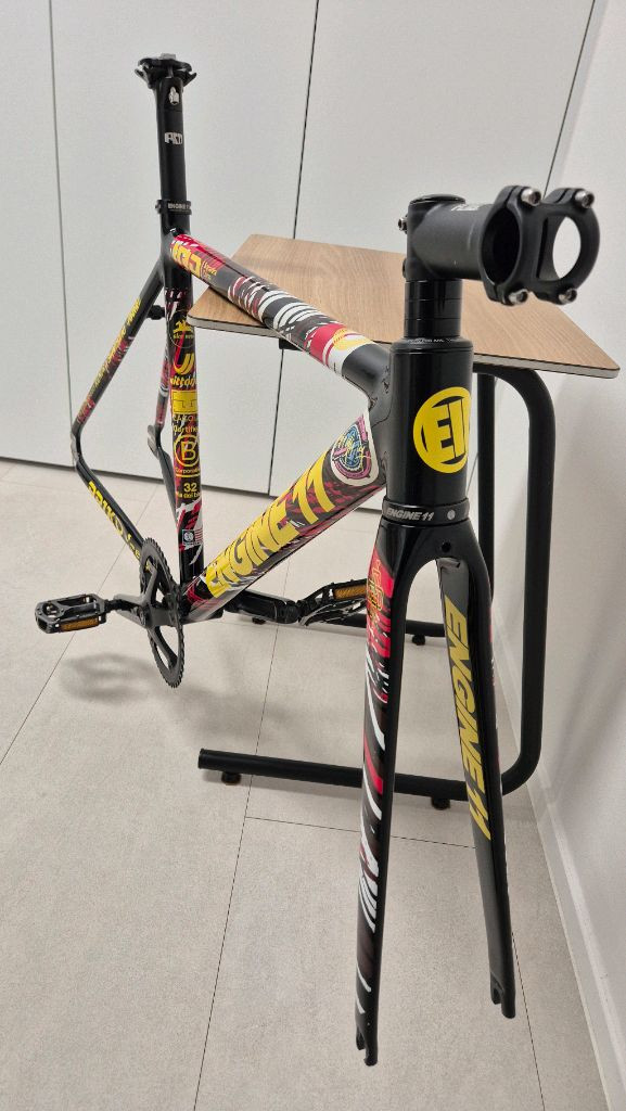 엔진11 ird 팀에디션 프레임셋 팝니다. 이미지