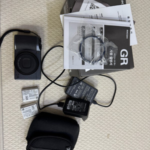 리코gr3x 어반에디션 , 배터리 두개, 충전기