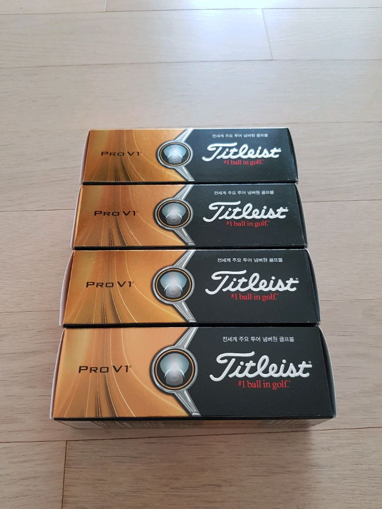 스포츠용품 : 골프공(타이틀리스트, 캘러웨이 등), 농구공, 모자 등--1