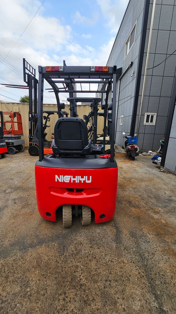 2014년식 최신형 니찌유 좌식 삼륜 1톤 전동지게차 3M 좁은곳OK 550만--3