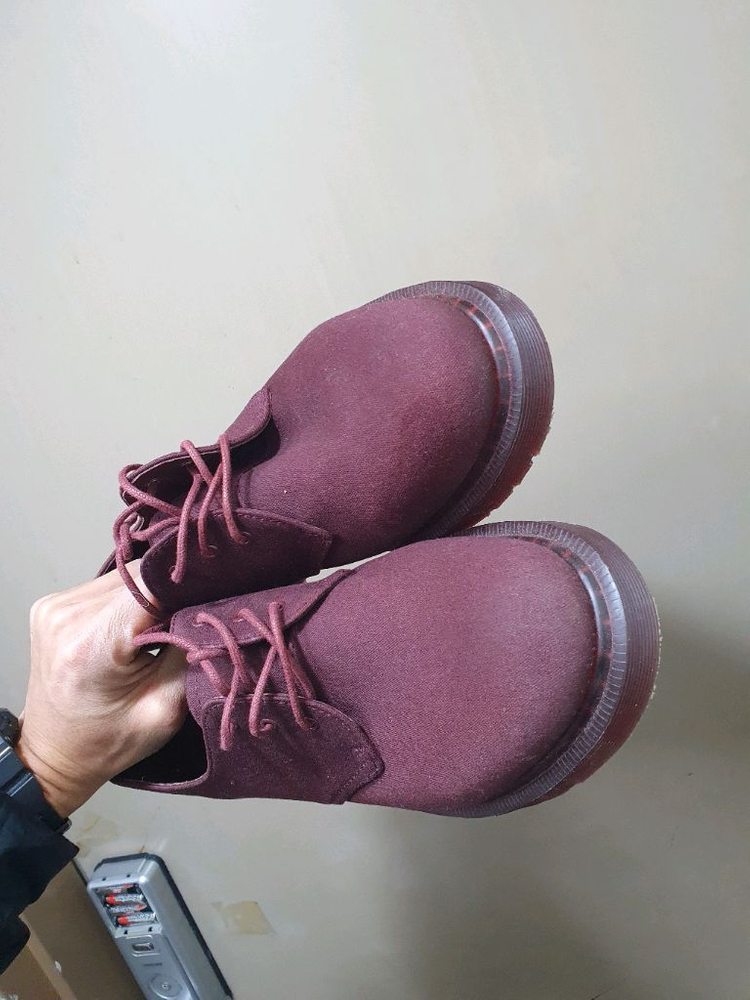 닥터마틴 버건디 색상 스니커즈 265 이미지