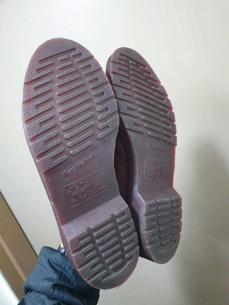 닥터마틴 버건디 색상 스니커즈 265 이미지