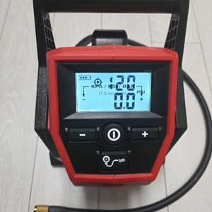 밀워키 타이어 공기주입 에어펌프 M12 BI