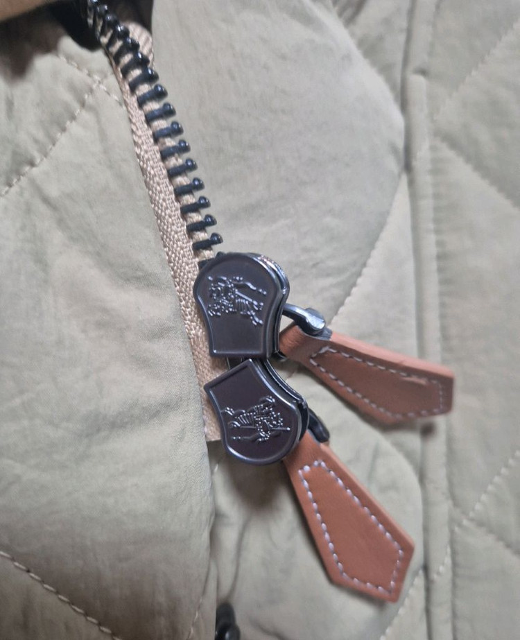 버버리 퀄팅자켓--5