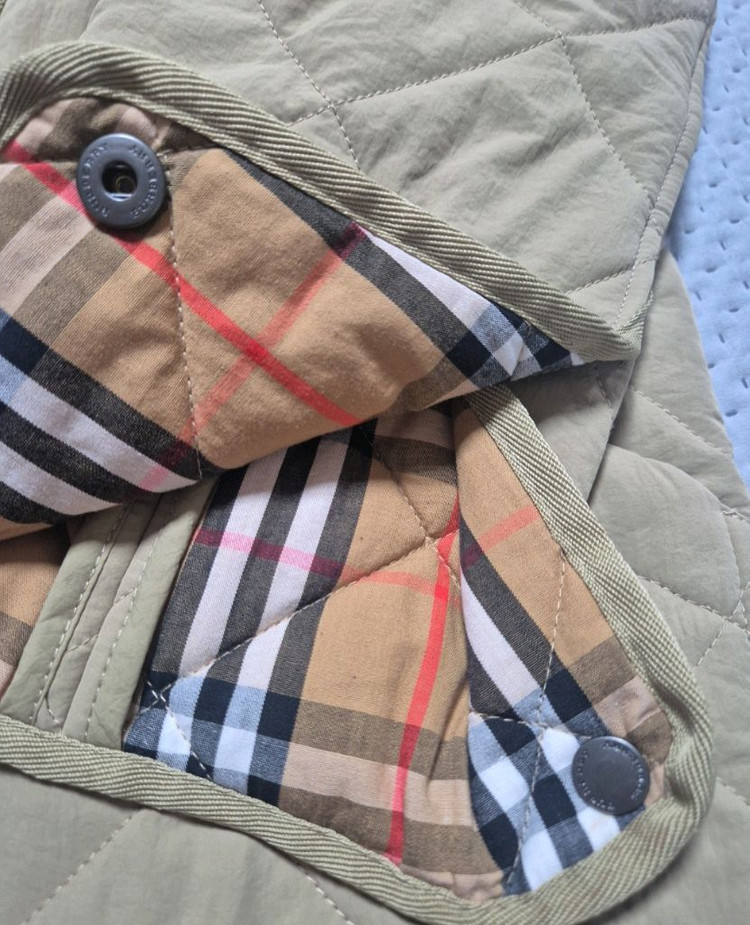 버버리 퀄팅자켓--6