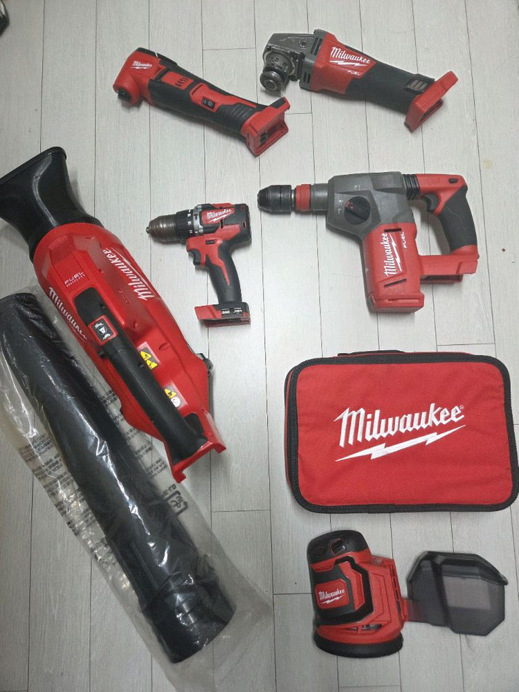 정품 밀워키 여러가지 그라인더 멀티커터 함마드릴 쁘래까 청소기 집진기 대포 송풍기 샌딩기 직쏘 스킬 메거진 집진기--0