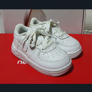 나이키키즈 에어포스140운동화 거의 새거