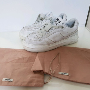 미우미우 블리치드 스니커즈 이미지