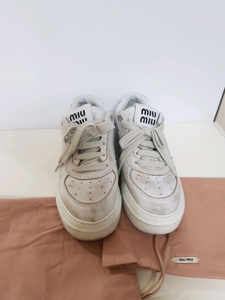 미우미우 블리치드 스니커즈 이미지