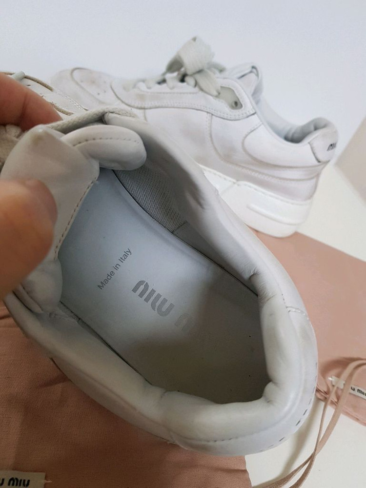 미우미우 블리치드 스니커즈 이미지