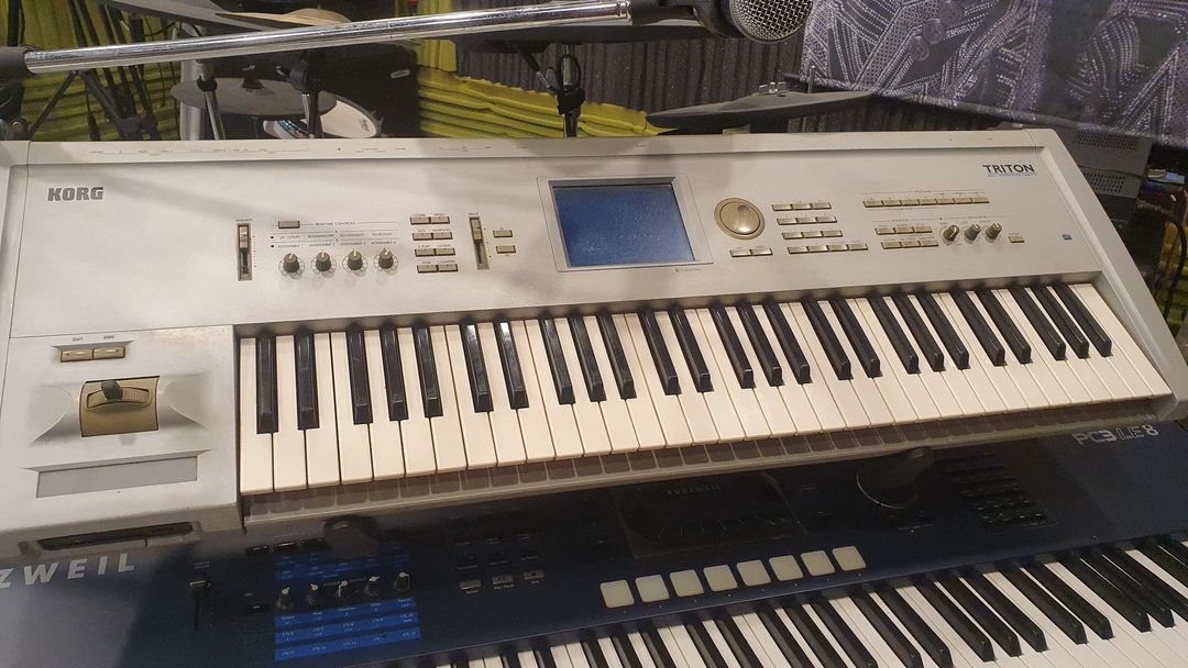 커즈와일(KURZWEIL) PC3 LE8 + 코르그(KORG) TRITON 61+ IMI-2단 스텐드--1