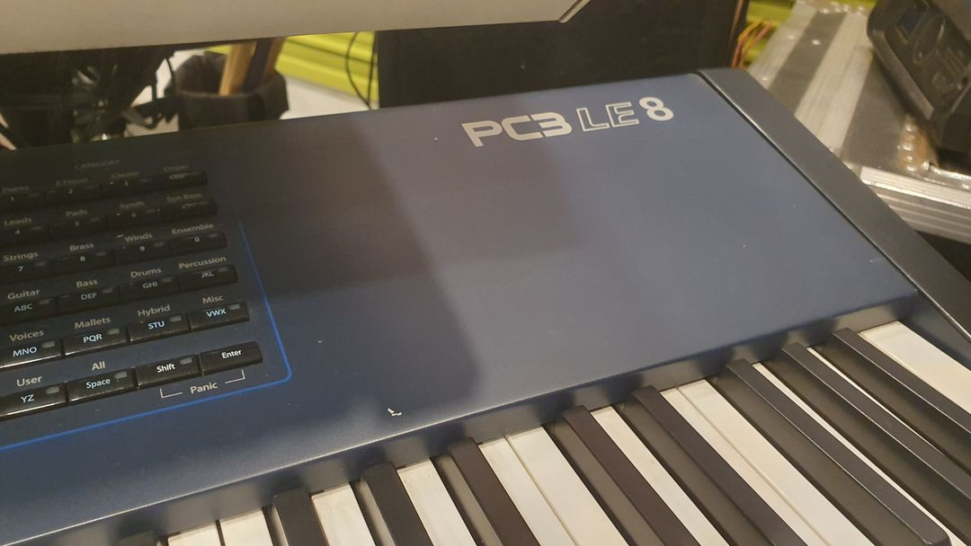 커즈와일(KURZWEIL) PC3 LE8 + 코르그(KORG) TRITON 61+ IMI-2단 스텐드--2