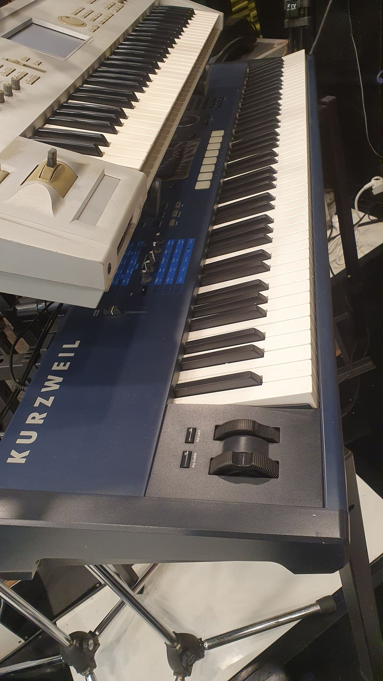 커즈와일(KURZWEIL) PC3 LE8 + 코르그(KORG) TRITON 61+ IMI-2단 스텐드--6