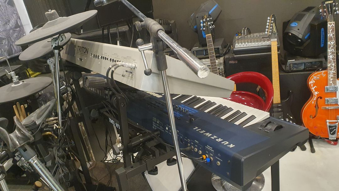 커즈와일(KURZWEIL) PC3 LE8 + 코르그(KORG) TRITON 61+ IMI-2단 스텐드--4