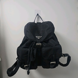 프라다 나일론 백팩 판매합니다