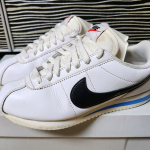 나이키 우먼 코르테즈 흰검파 스니커즈,운동화 이미지