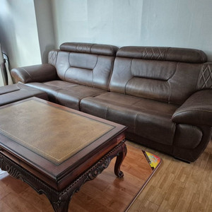 브라운 가죽 4인용 소파 이미지