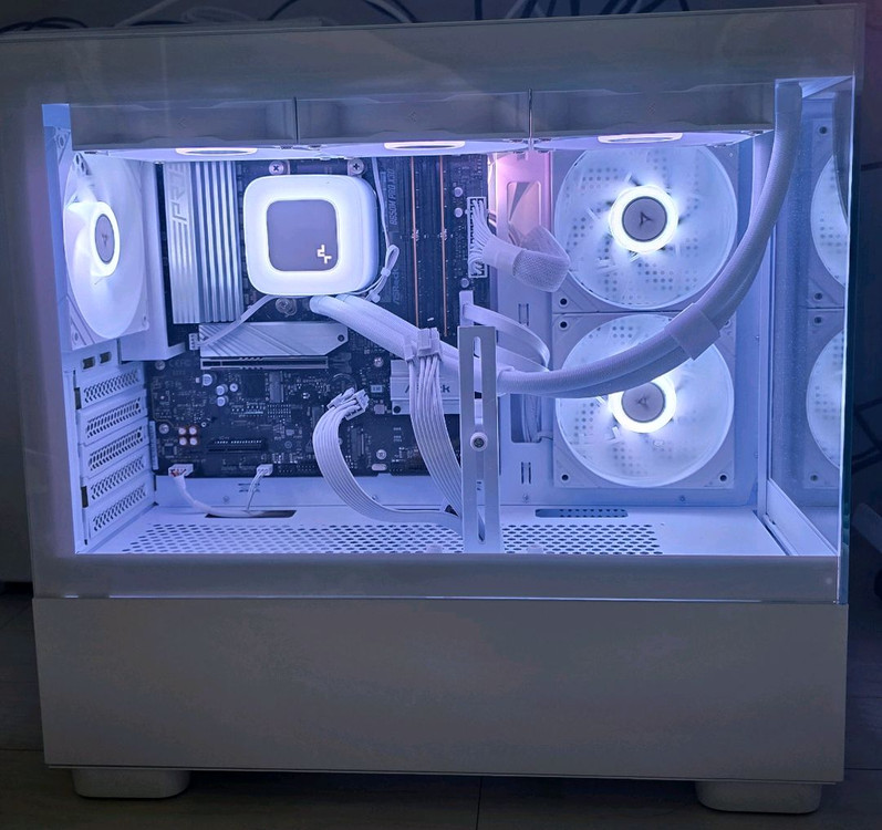 라이젠9 7900 RAM 64GB SSD 2TB 미니 어항 반본체 팝니다.--2