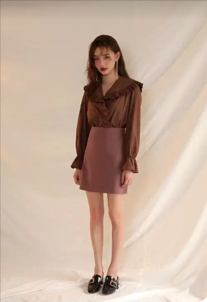 [새상품] 커먼유니크 브라운 카라 프릴 블라우스 이미지