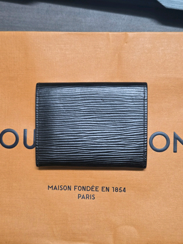 [정품] 루이비통 에피 레더 반지갑 블랙--1