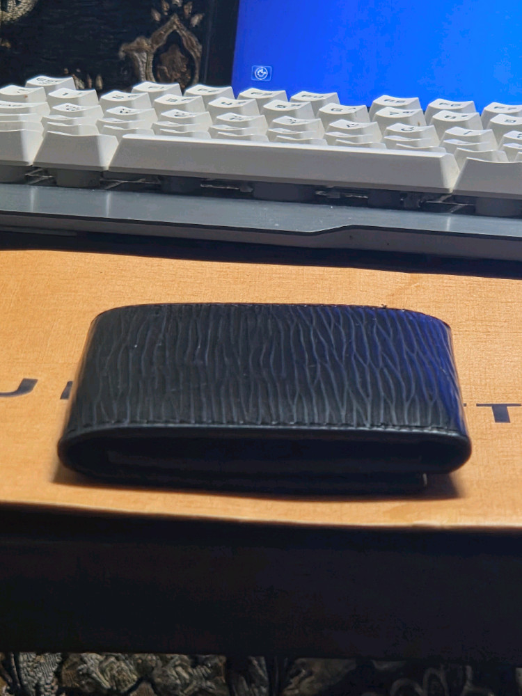 [정품] 루이비통 에피 레더 반지갑 블랙--2