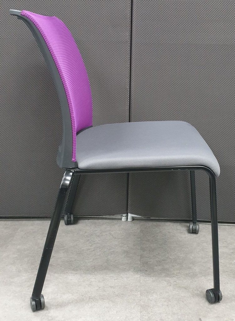 스틸케이스 회의용 REPLY 의자 이미지