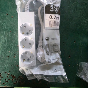 3구 멀티탭 새제품 팝니다.