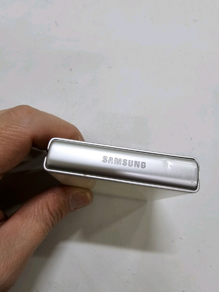 갤럭시 Z플립3 크림 무잔상--4