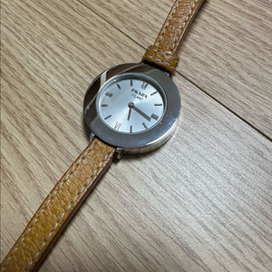 프라다 prada 시계 팝니다