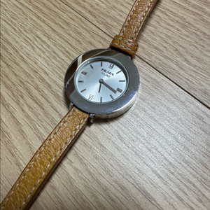 프라다 prada 시계 팝니다