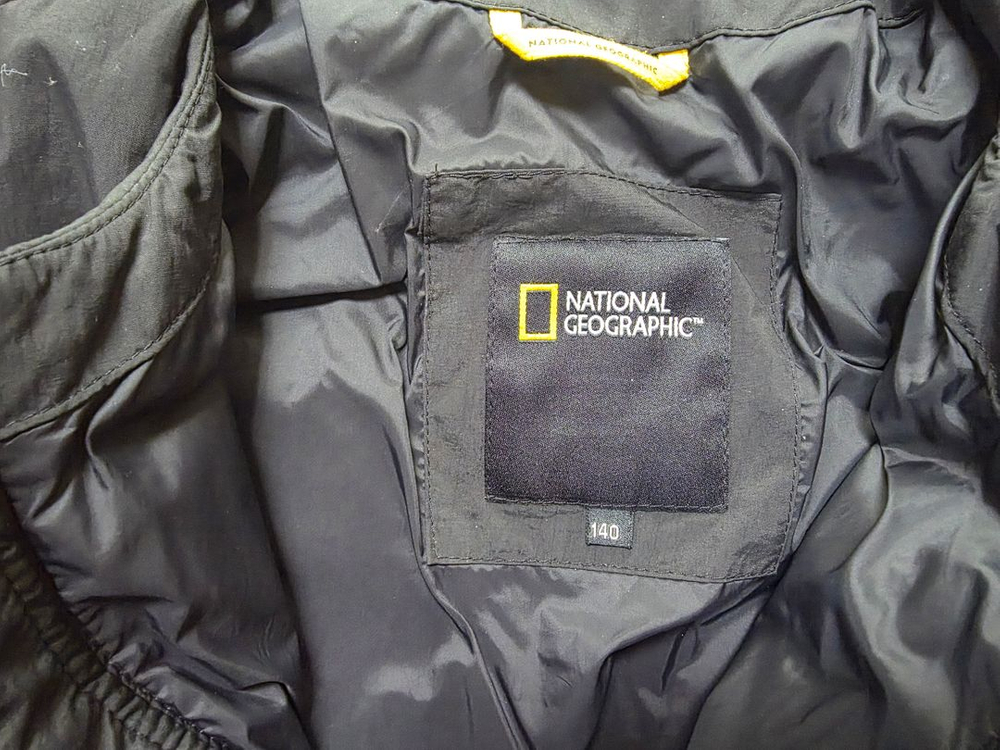 내셔널지오그래픽키즈 경량패딩 블랙 140 팝니다. 이미지