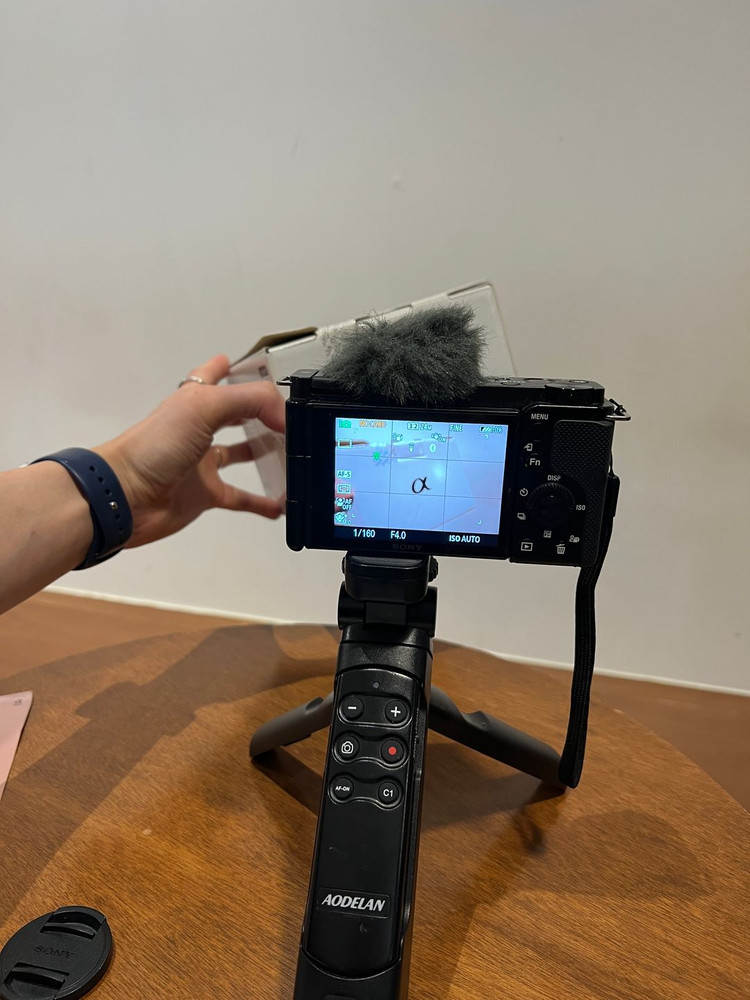 소니 ZV-E10 미러리스 카메라 (리모컨 삼각대 포함 / 상태 좋음) 이미지