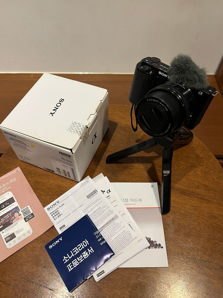 소니 ZV-E10 미러리스 카메라 (리모컨 삼각대 포함 / 상태 좋음) 이미지
